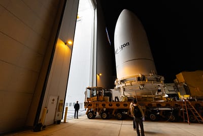 Amazon lanzará sus primeros 27 satélites rivales de Starlink