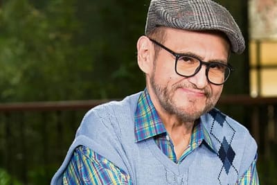 Edgar Vivar preocupa por su salud tras la muerte de su madre