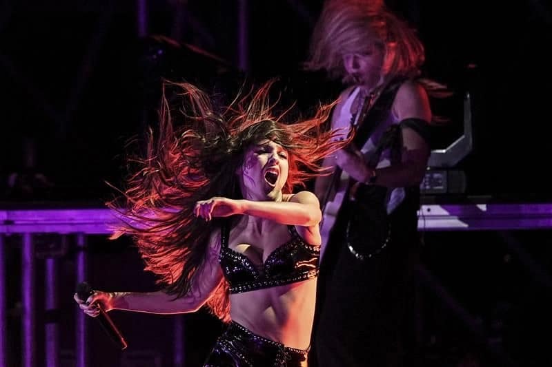 Olivia Rodrigo Un Huracán de Energía y Autenticidad en el Escenario Olivia Rodrigo Un Huracán de Energía y Autenticidad en el Escenario